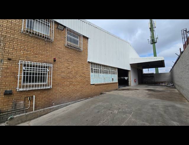 750M² WAREHOUSE FOR SALE IN SPARTAN